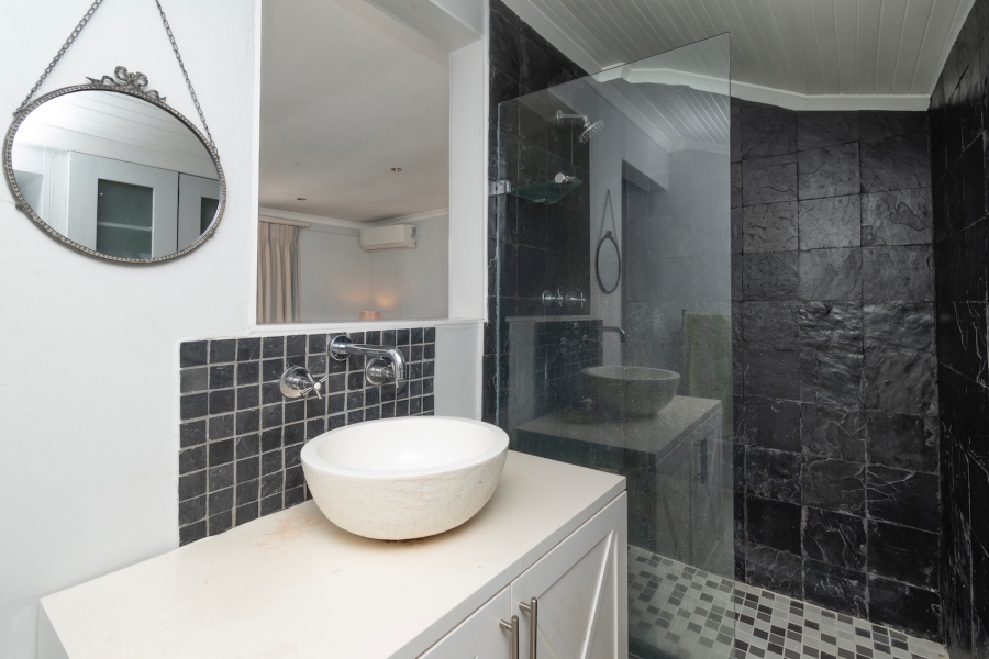 To Let 2 Bedroom Property for Rent in Green Point Western Cape